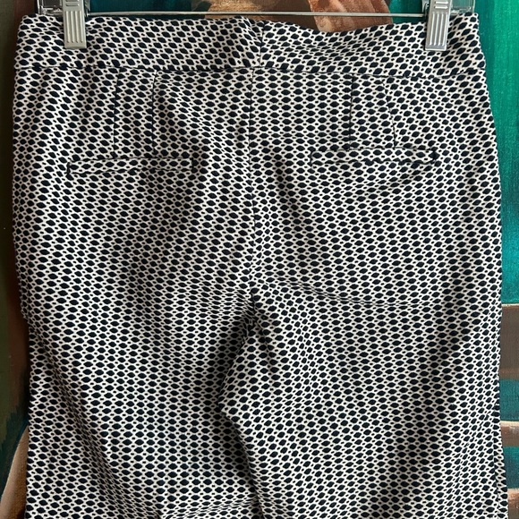 ALFRED SUNG Monochrome Patterned Cropped Pants 4 - Picture 13 of 16